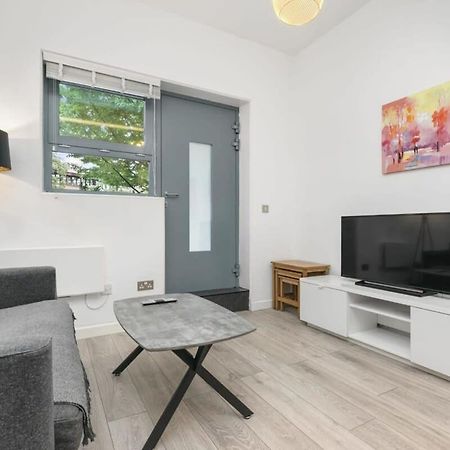 Modern 1 Bedroom Apartment In Central Woking Ngoại thất bức ảnh