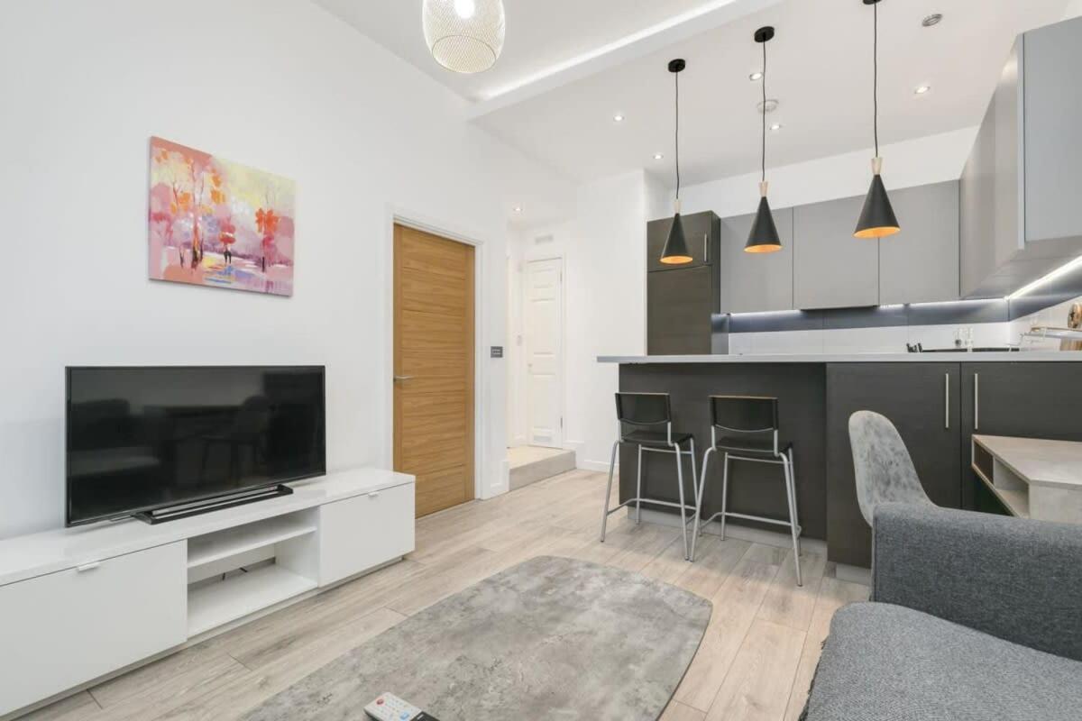 Modern 1 Bedroom Apartment In Central Woking Ngoại thất bức ảnh