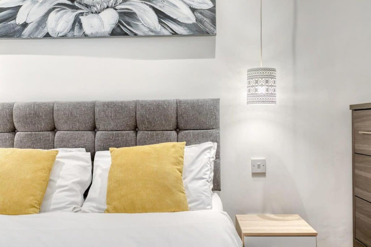 Modern 1 Bedroom Apartment In Central Woking Ngoại thất bức ảnh