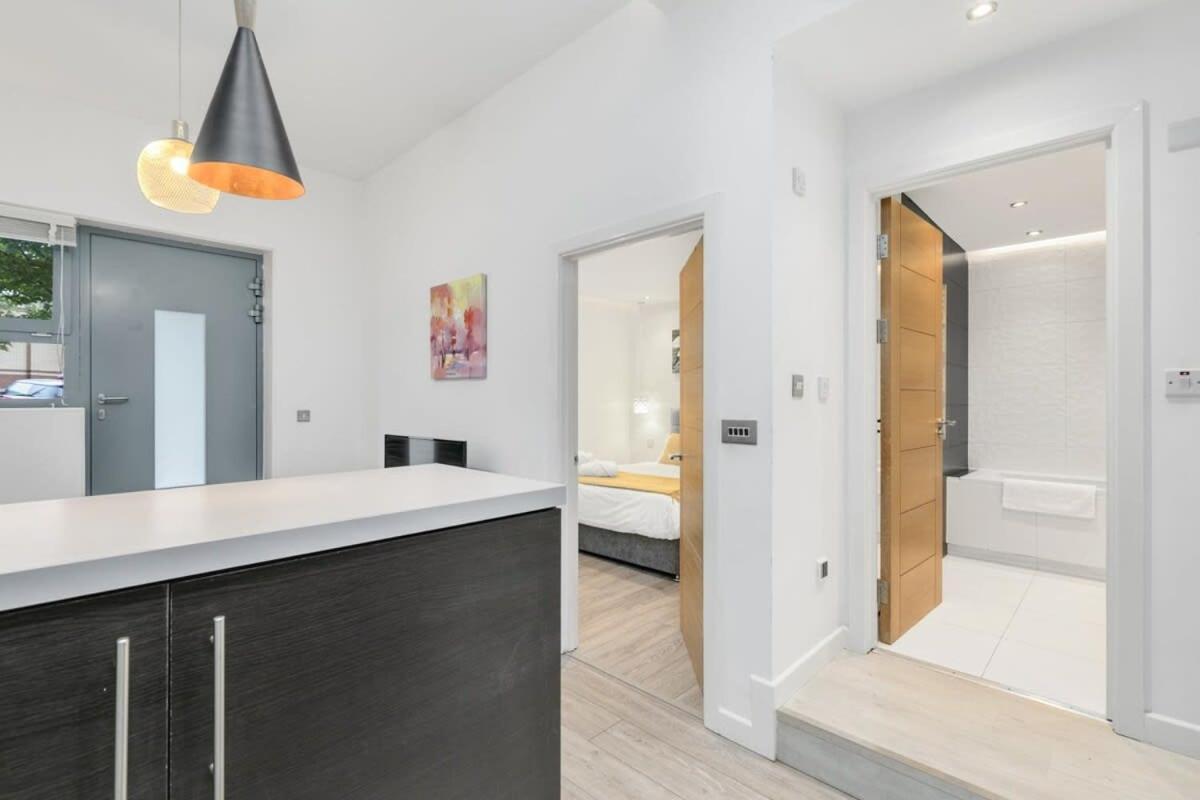 Modern 1 Bedroom Apartment In Central Woking Ngoại thất bức ảnh
