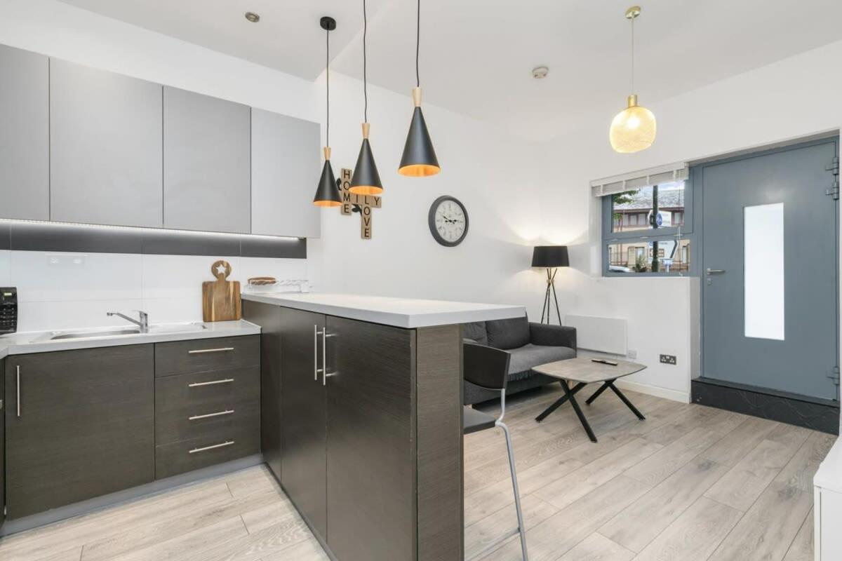 Modern 1 Bedroom Apartment In Central Woking Ngoại thất bức ảnh