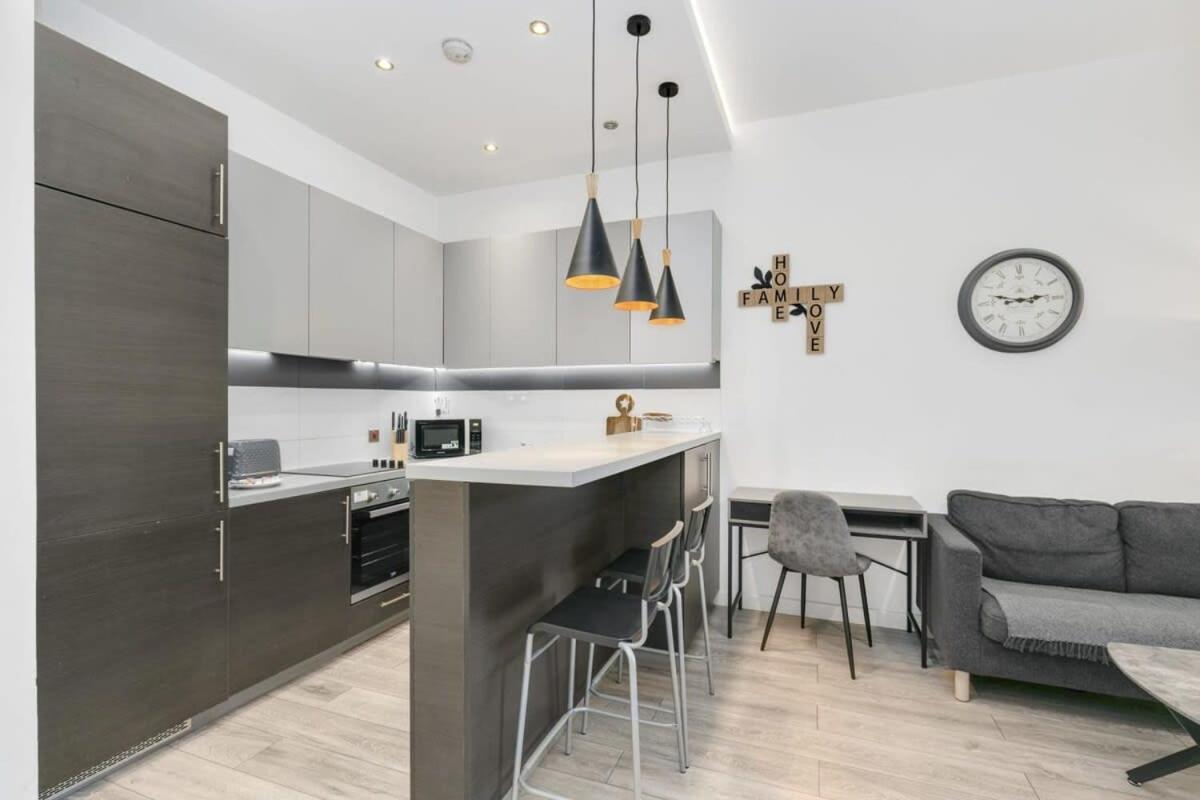 Modern 1 Bedroom Apartment In Central Woking Ngoại thất bức ảnh