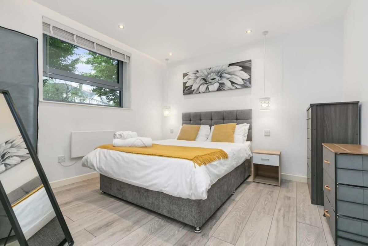 Modern 1 Bedroom Apartment In Central Woking Ngoại thất bức ảnh