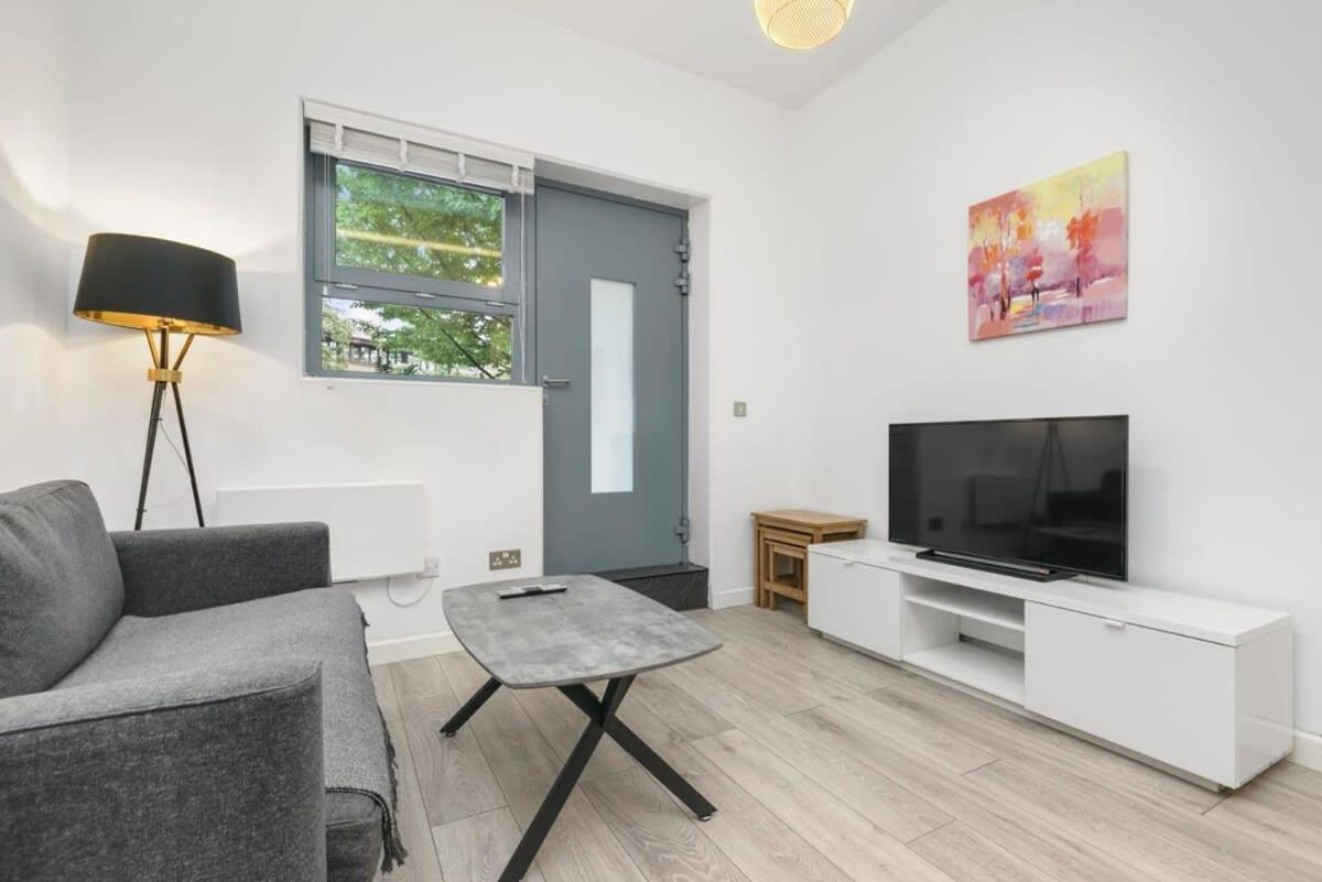 Modern 1 Bedroom Apartment In Central Woking Ngoại thất bức ảnh